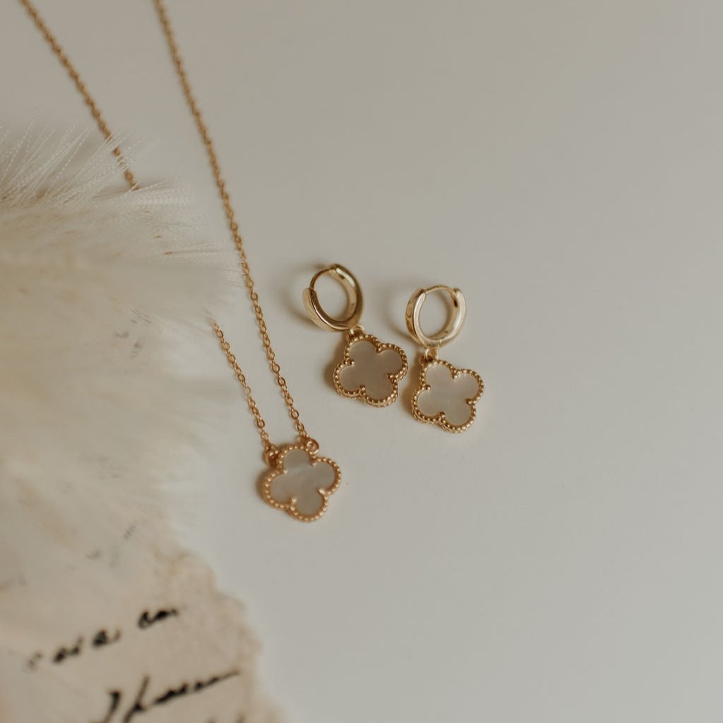 Elizabeth Clover Earrings - WonderingCloth