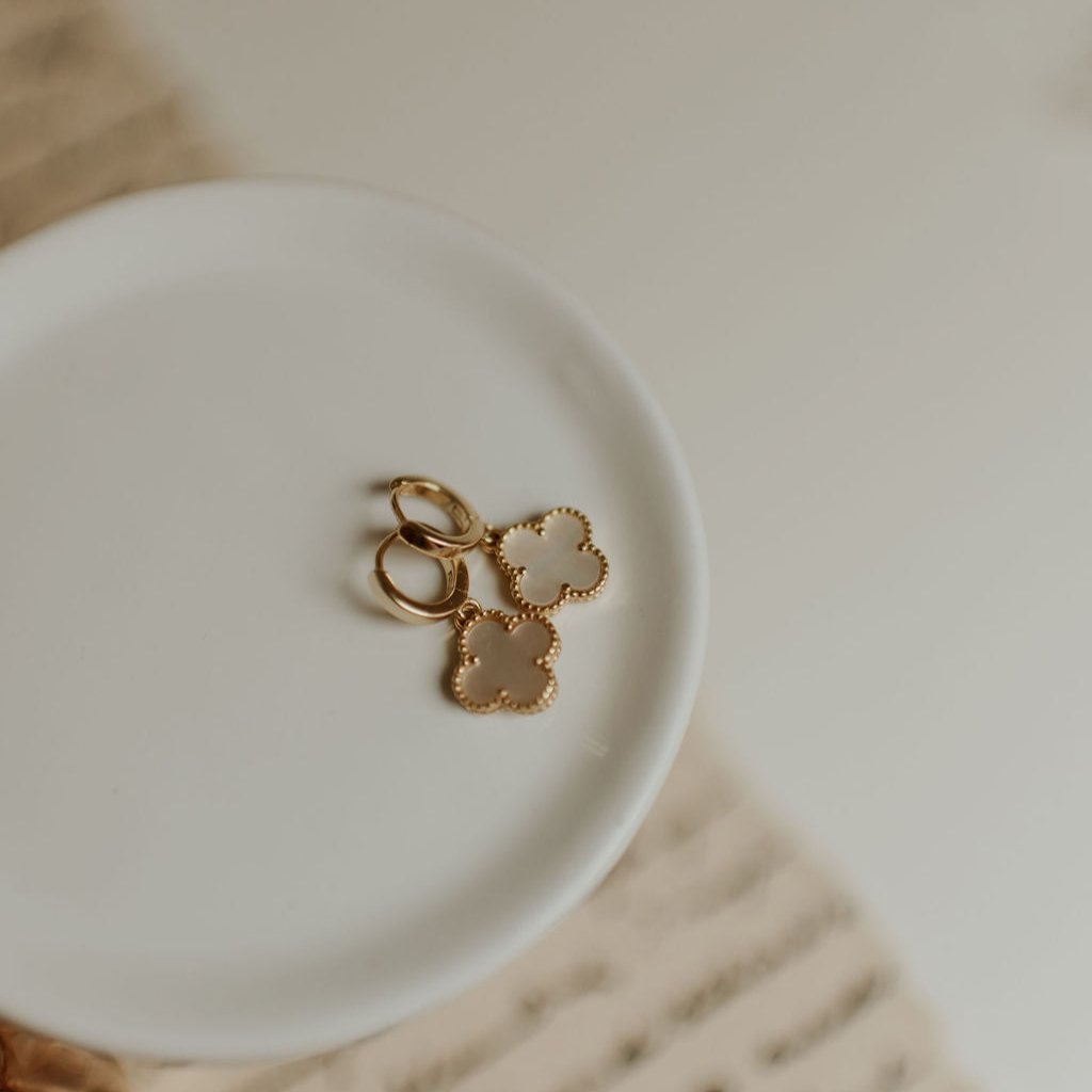 Elizabeth Clover Earrings - WonderingCloth