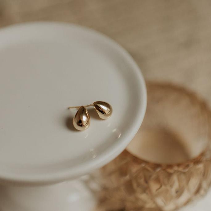 Gemma Chunky Studs - WonderingCloth