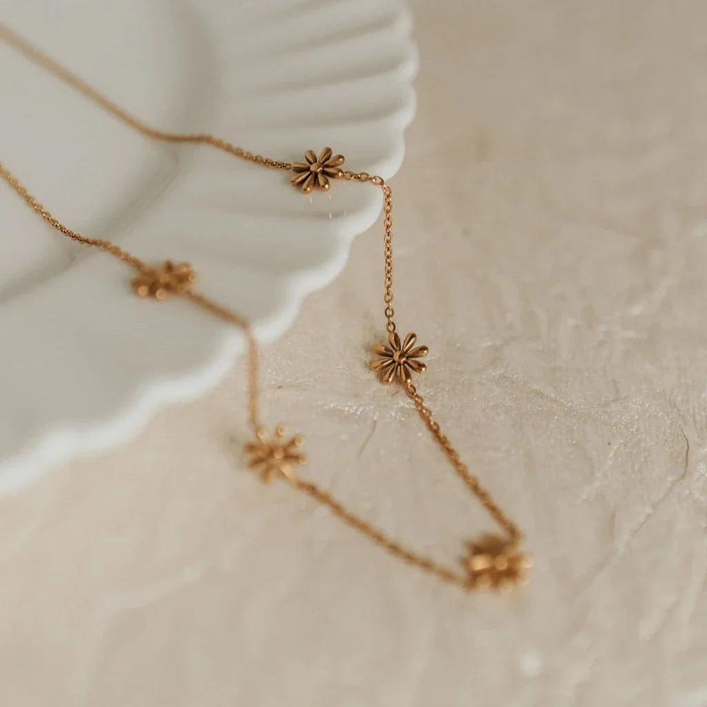 Anna Floral Necklace - WonderingCloth