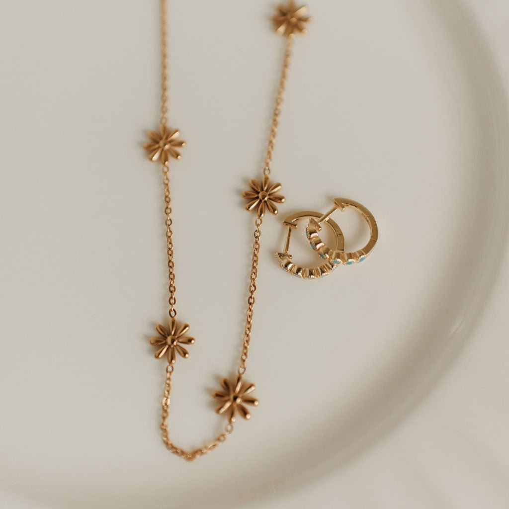 Anna Floral Necklace - WonderingCloth