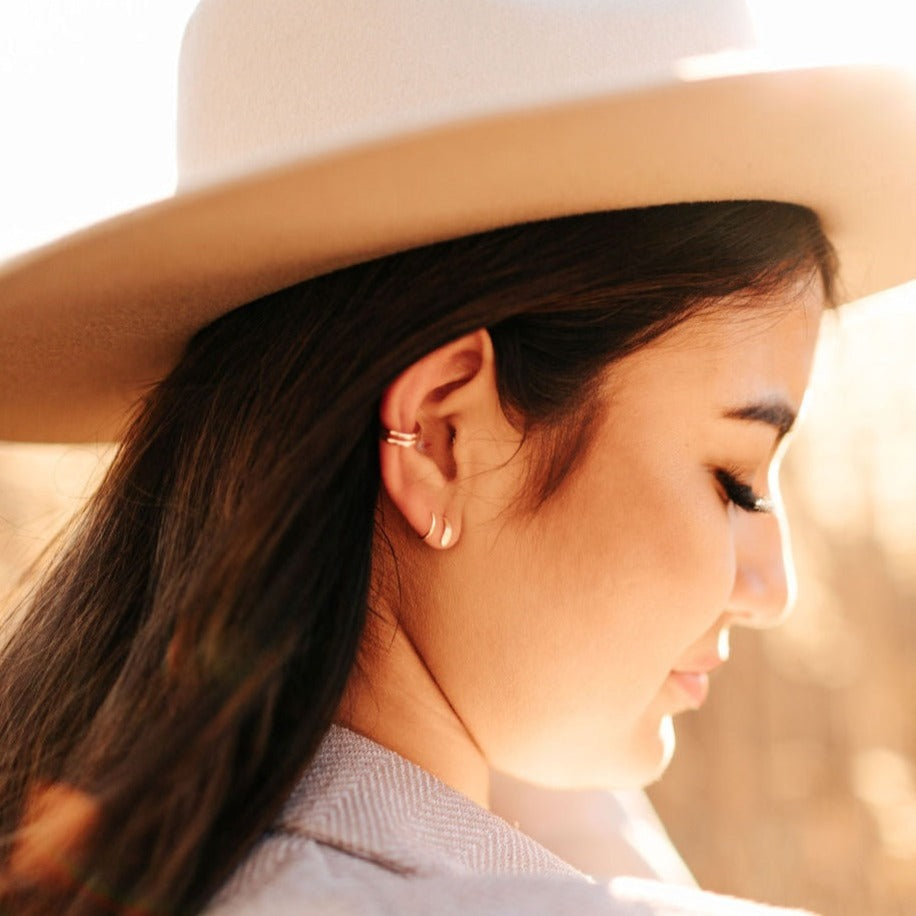 Double Twist Earrings - WonderingCloth