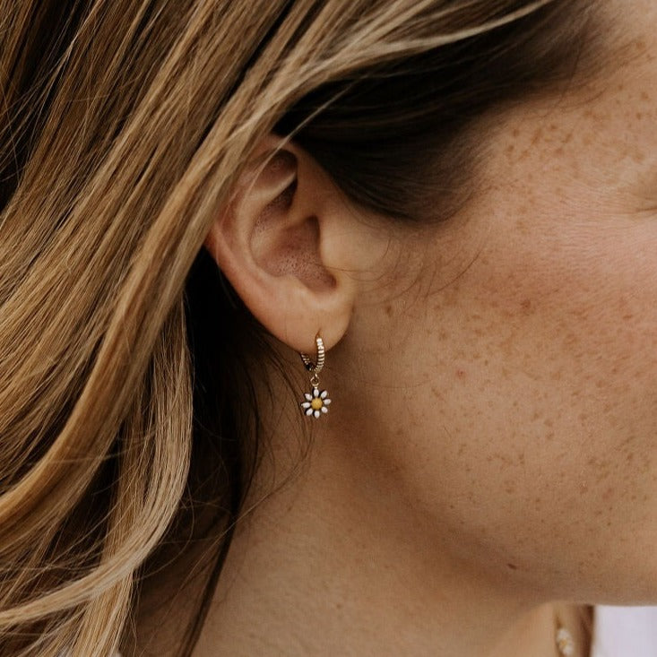 Carolina Daisy Hoops - WonderingCloth