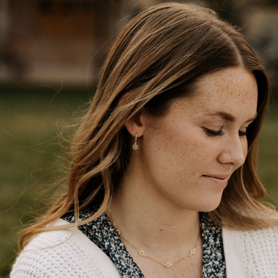Carolina Daisy Hoops - WonderingCloth