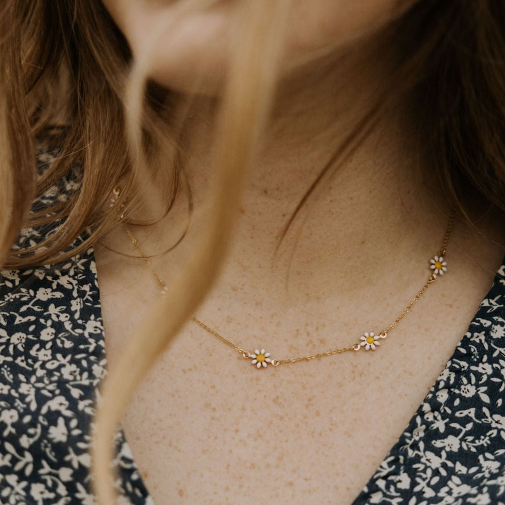Carolina Daisy Necklace - WonderingCloth