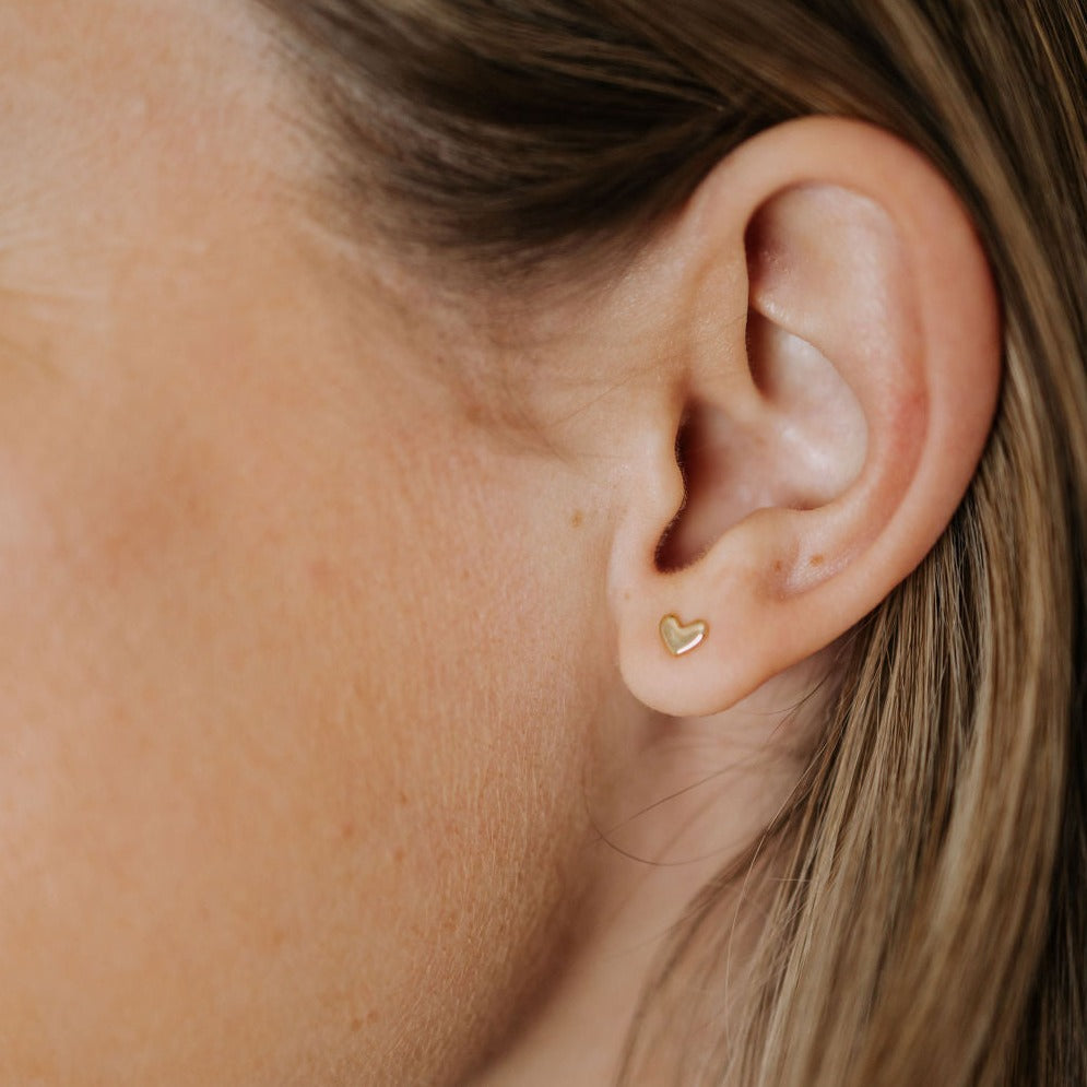 Mini Heart Studs - WonderingCloth