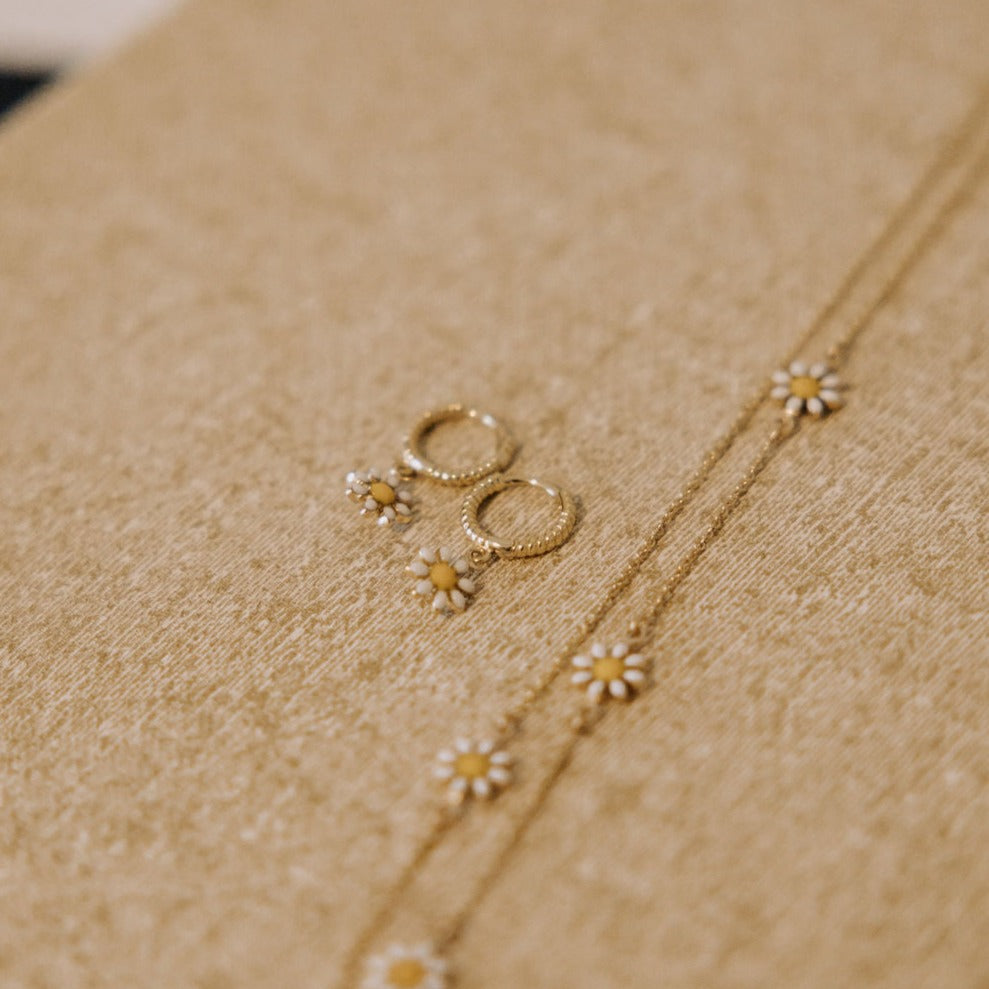 Carolina Daisy Hoops - WonderingCloth