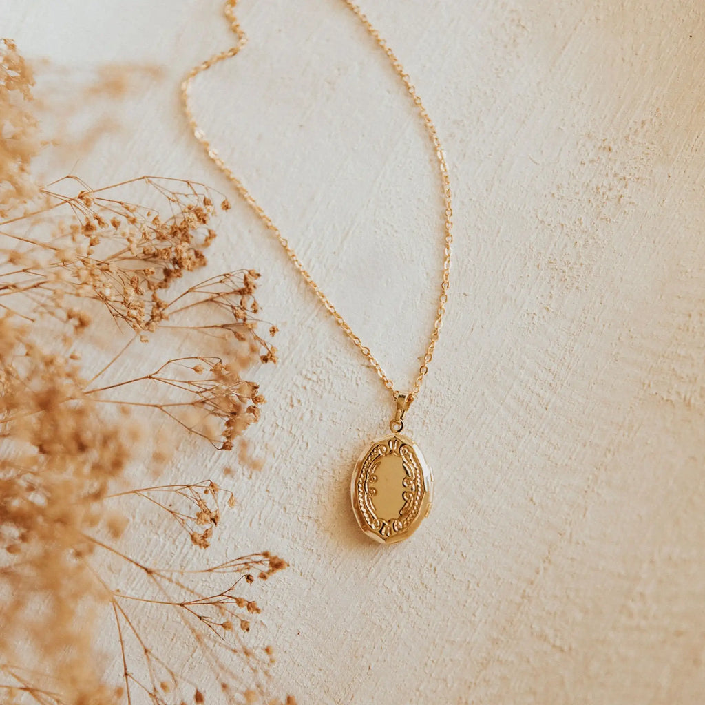 Isabelle Locket Necklace - WonderingCloth