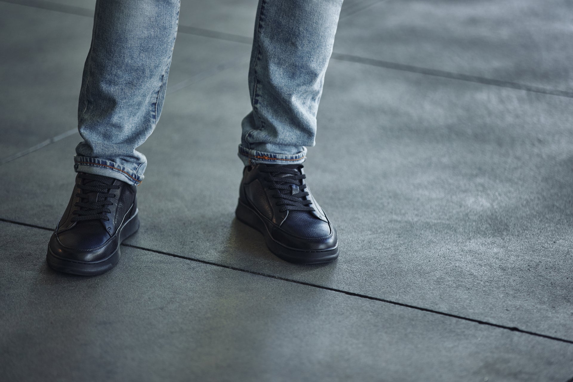 CALTO - Y7111 - 2.6 Inches Taller (Black) - Elevated Pebble Grain Leather Sneakers - WonderingCloth