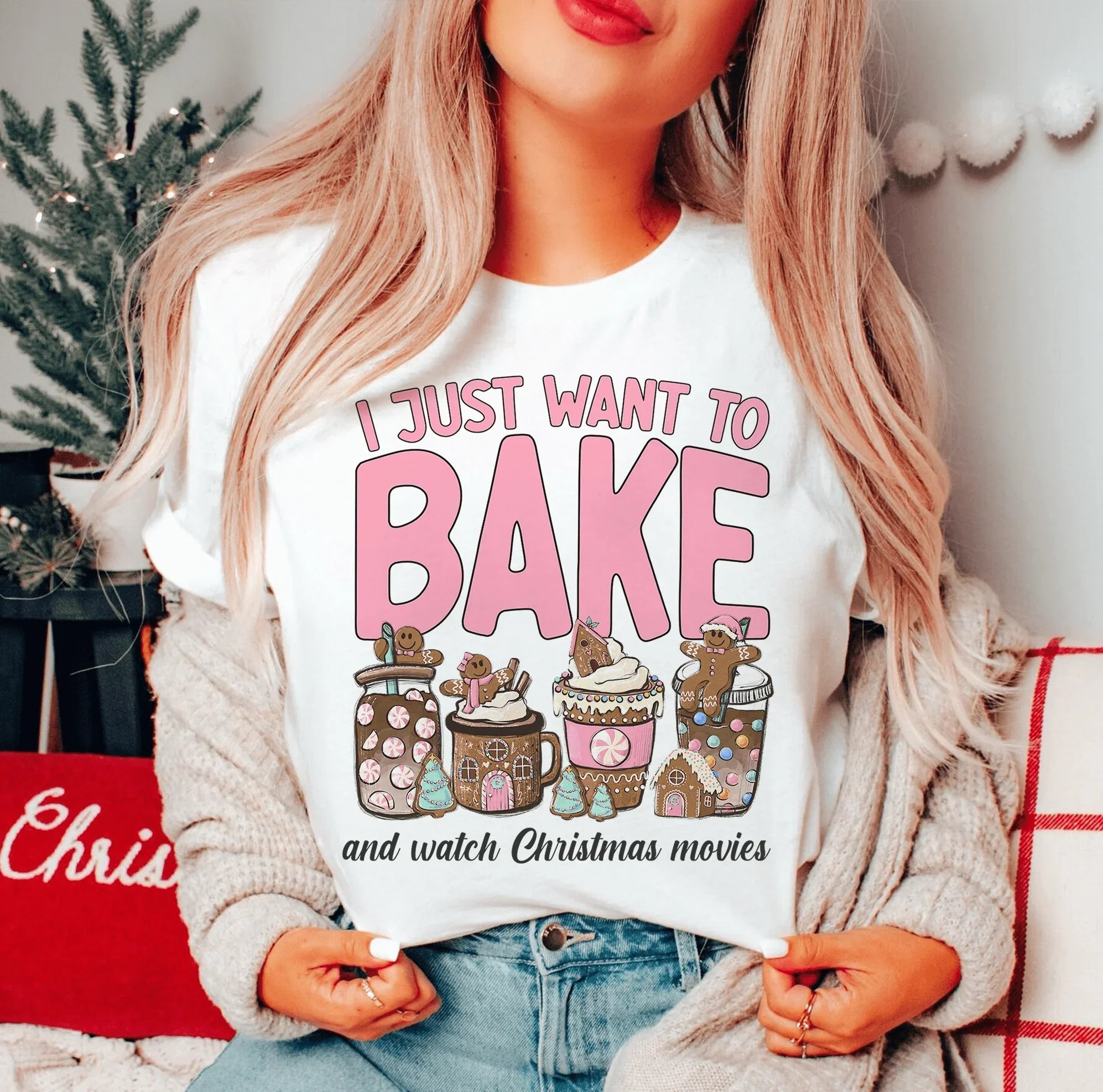 I Just Want To Bake And Watch Christmas Movies Tee - WonderingCloth